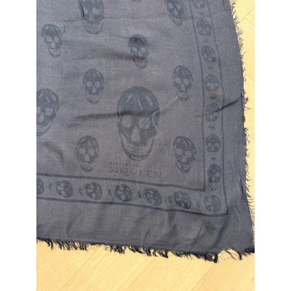 Alexander Mcqueen Navy and Black Skull Scarf - Picture 6 of 11